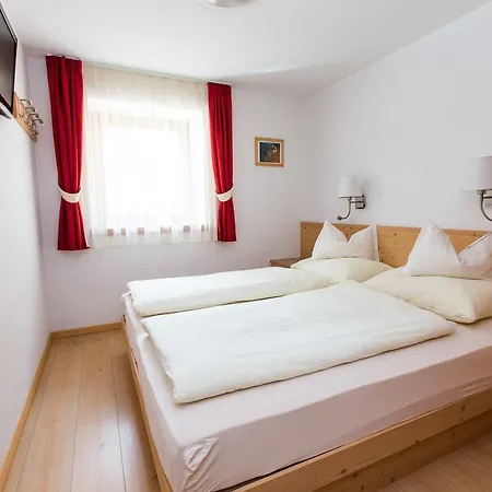 Apartament Genziana La Villa (Trentino Alto Adige)